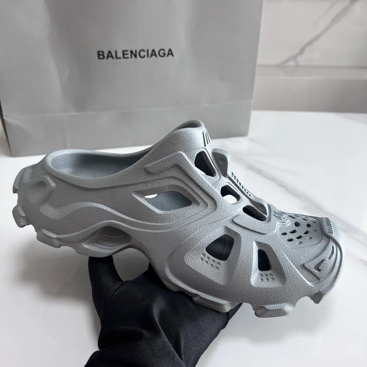 👟👟Ex-factory price 380👟👟 Balenciaga must-have beach shoes for summer. Men's and women's shoes are made of ultra-light 95% (injection molding) EVA plastic, 5% foam plastic foam cushioning material#Ultra-lightweight one-piece foam shoe mold❗New summer product, French high-end luxury brand - Balenciaga BALENCIAGA 3XL Rubber Low Top Sneakers 3XL version series summer beach wading versatile trendy lace-up casual sports hole sandals. Size: 35-46